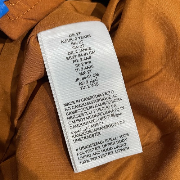 Amazon Essentials Boys' Heavy-Weight Hooded Puffer - Picture 4 of 6